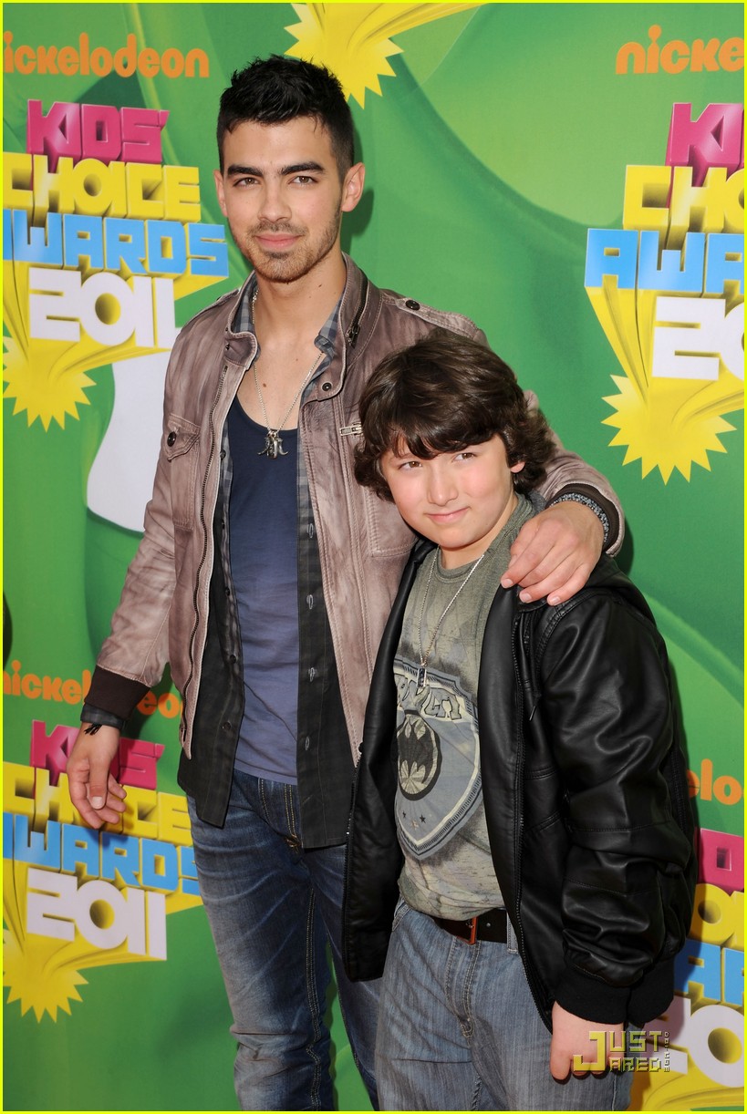 Joe Jonas - KCA 2011 Orange Carpet with Frankie!
