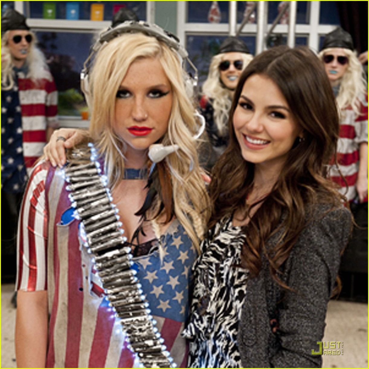 Ke$ha Guest Stars on Victorious!