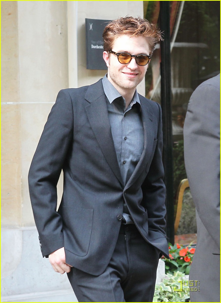 Robert Pattinson Continues Paris Promo Tour