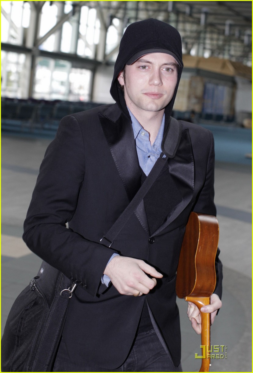 Jackson Rathbone: Jetting Home!