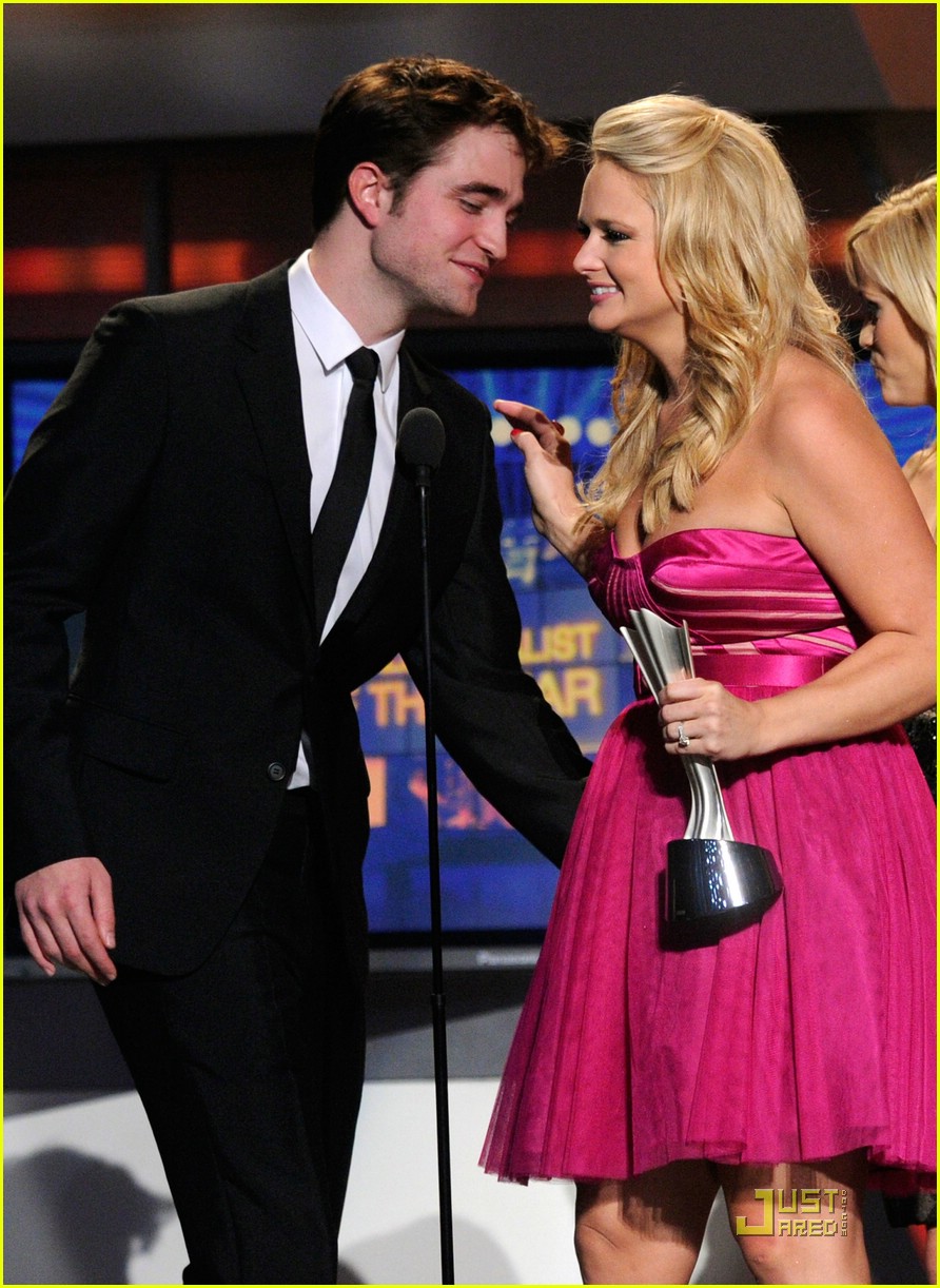 Robert Pattinson: ACM Awards Presenter with Reese Witherspoon!