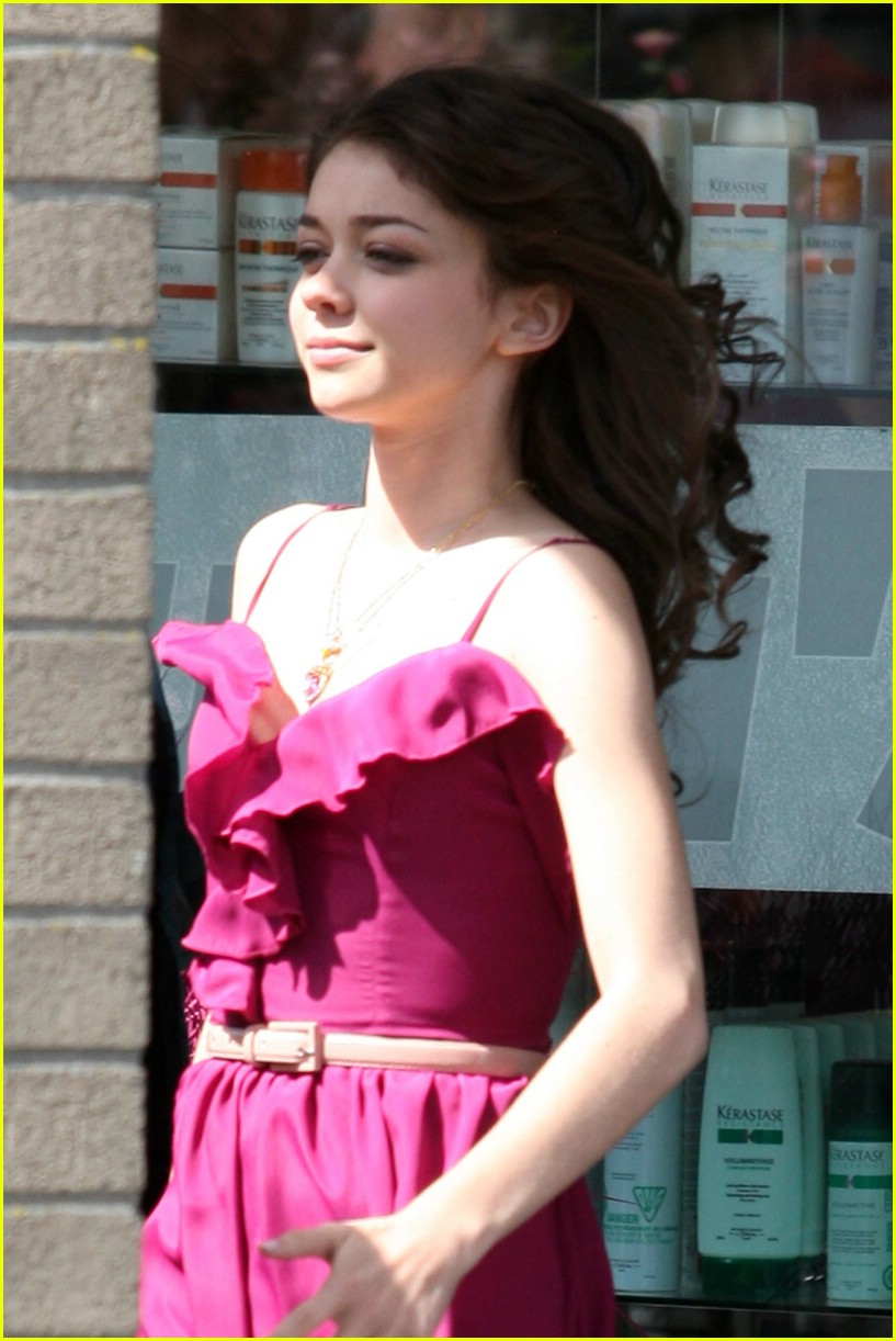 Sarah Hyland & Matt Prokop: 'Geek Charming' Hugs!