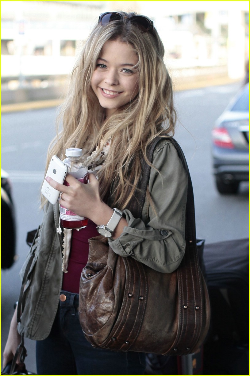 Sasha Pieterse To Star in 'Geek Charming'