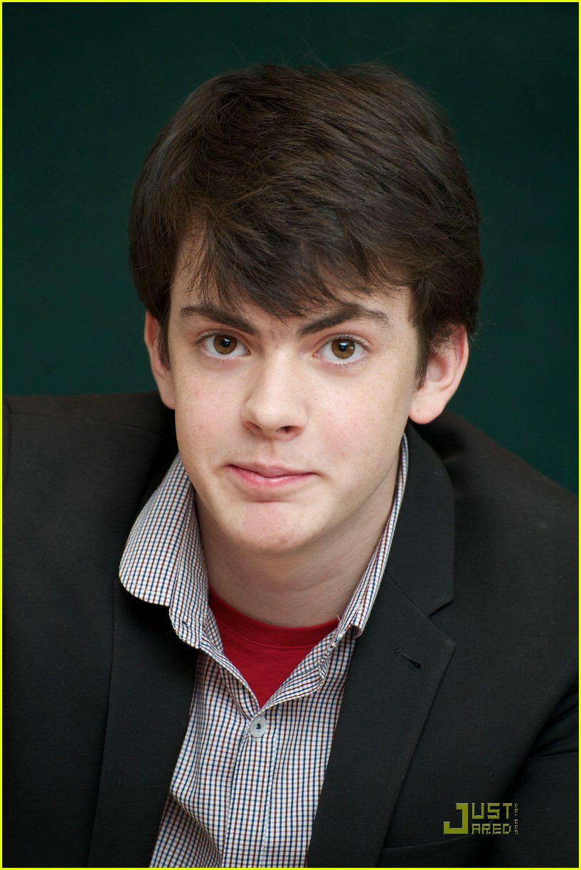 Skandar Keynes: 'Voyage of the Dawn Treader' DVD Clip!