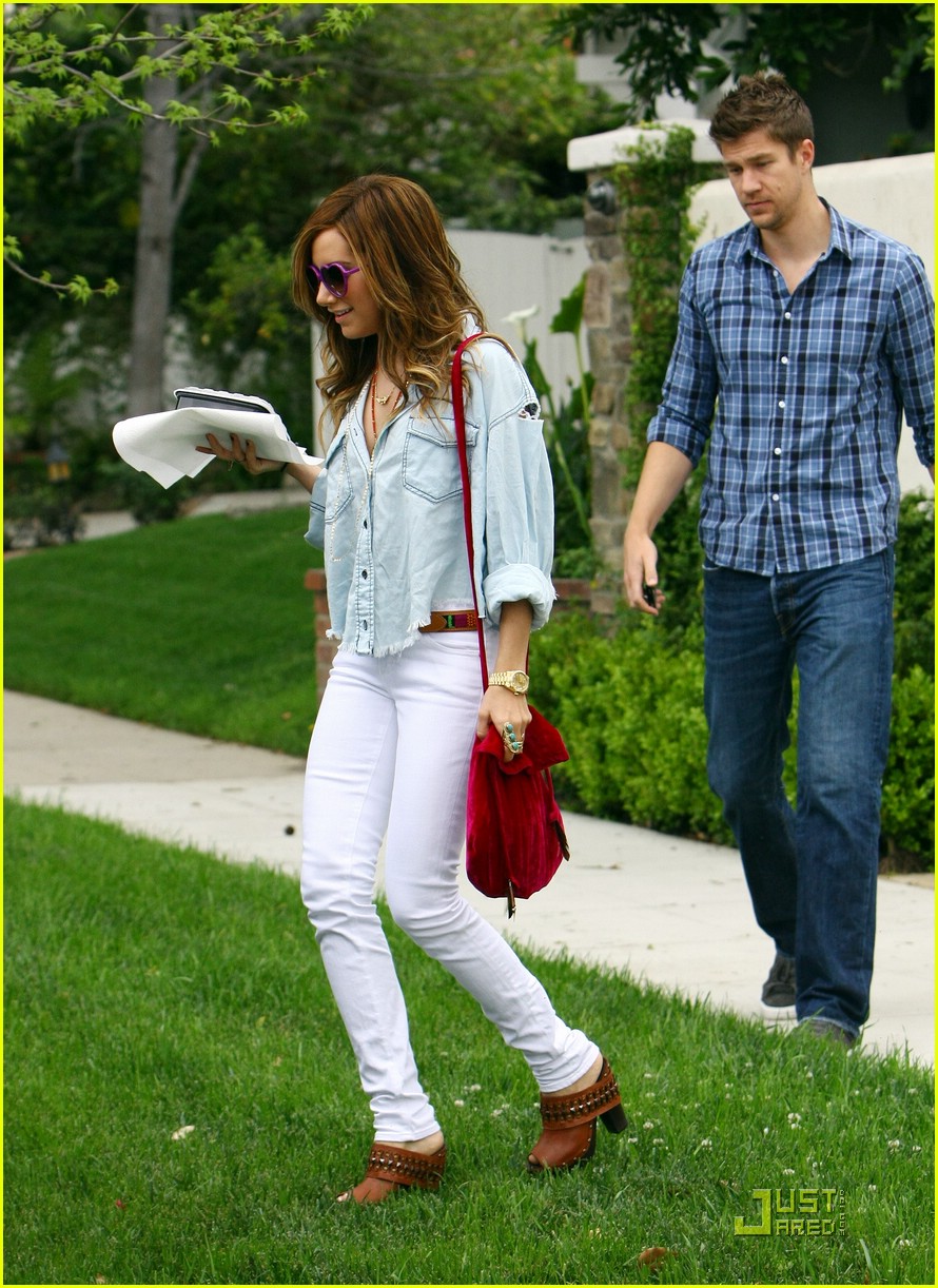 Ashley Tisdale: Casino Night with The Lakers!