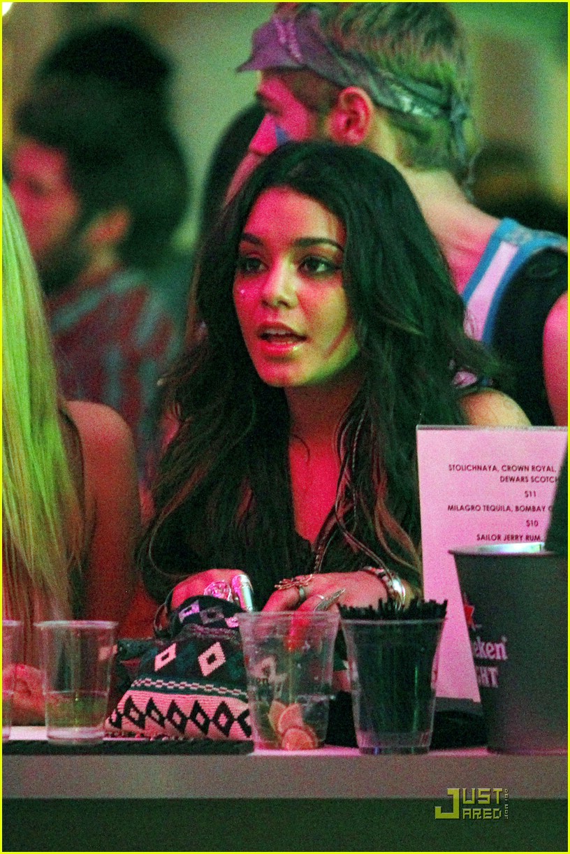 Vanessa Hudgens: Josh Hutcherson is The Red-Bandana Bandit