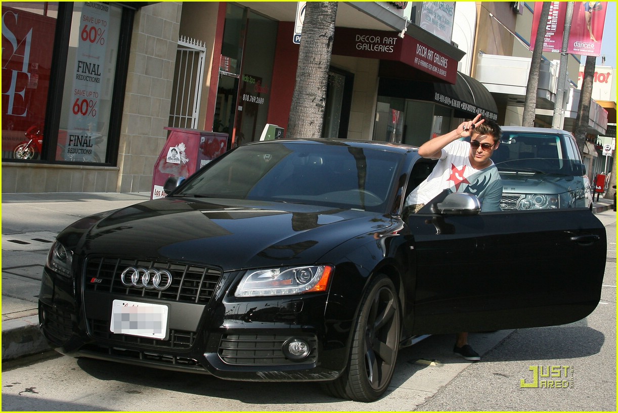 Zac Efron: Studio City Snack Stop