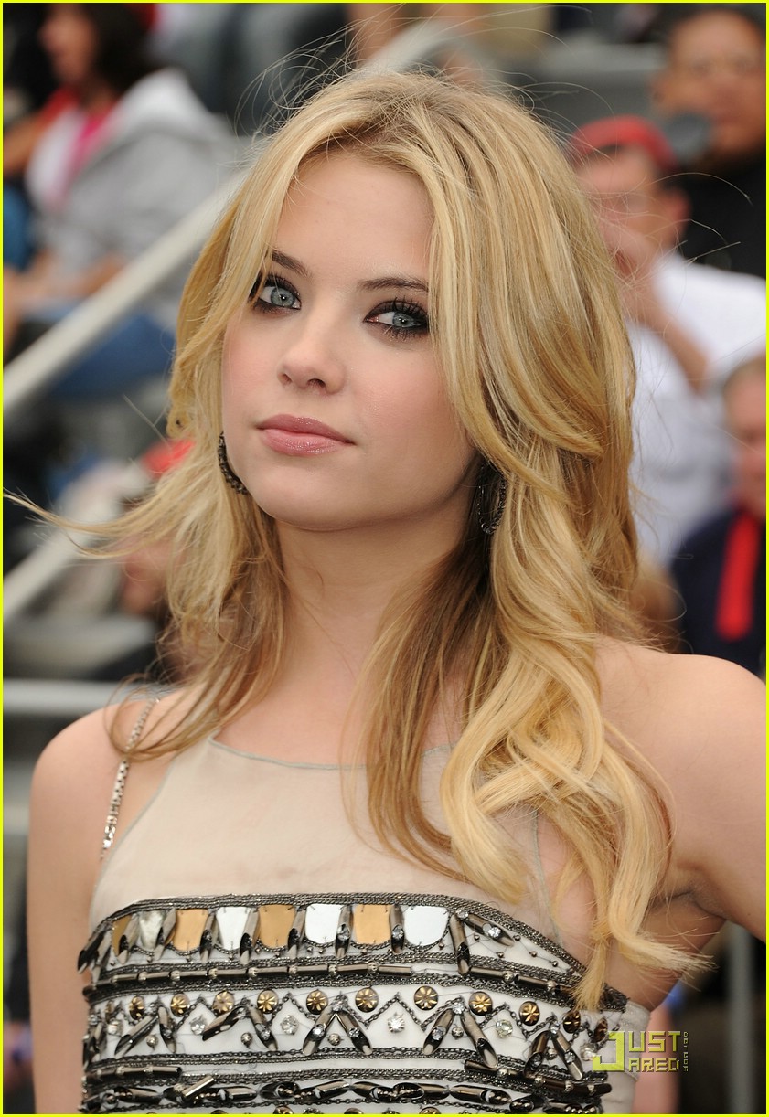 Ashley Benson & Shay Mitchell: Pretty Little Pirates