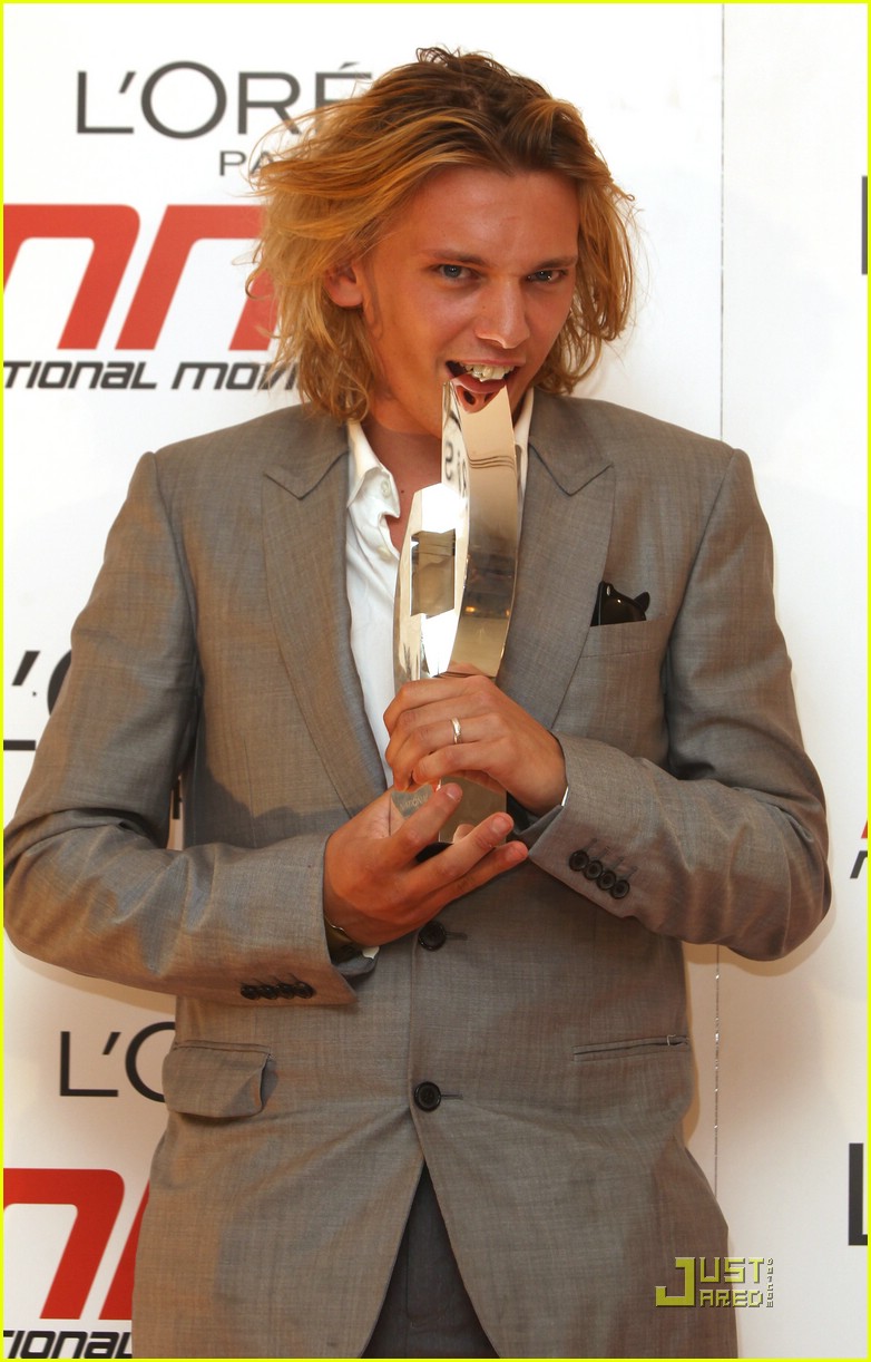 Bonnie Wright & Jamie Campbell Bower: National Movie Award Winners!