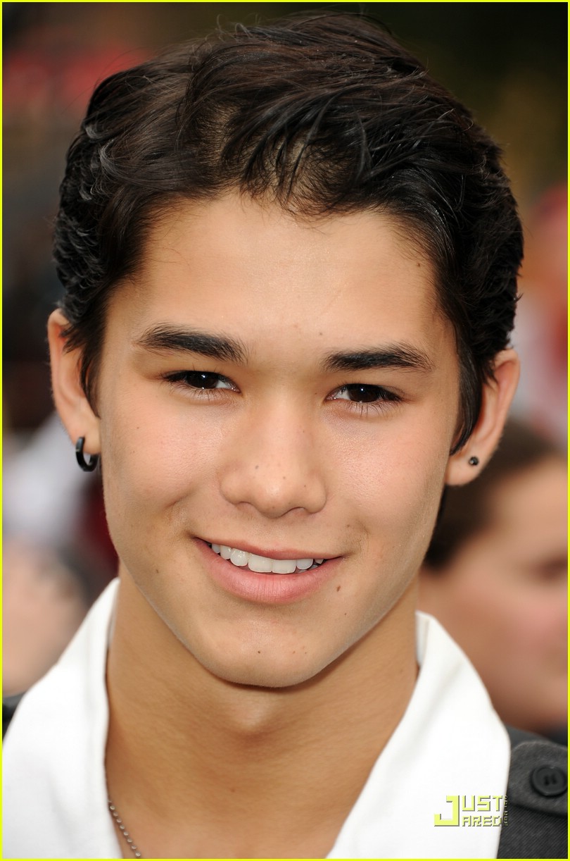 Booboo Stewart: 'Pirates' Premiere with Fivel!
