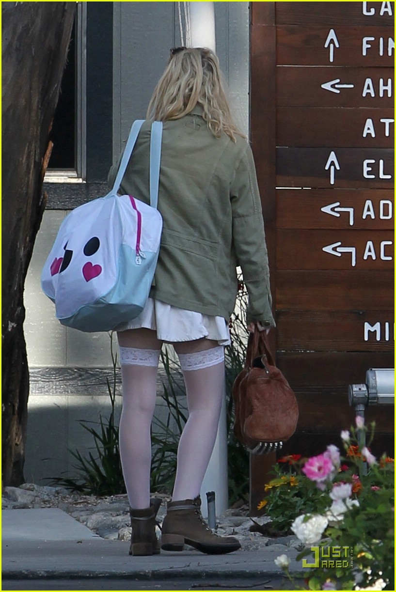 Dakota Fanning is a 'Very Good Girl'