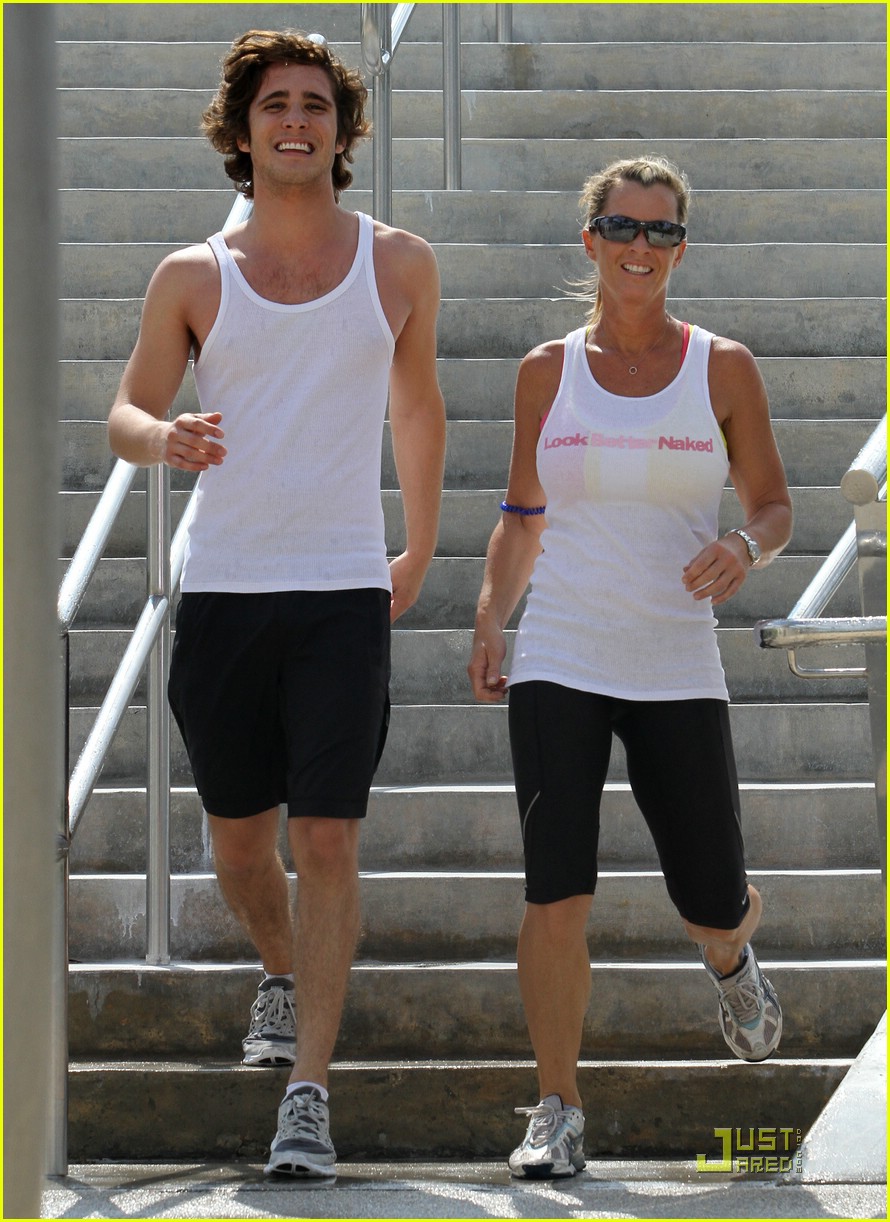 Julianne Hough & Diego Boneta: Workout Buddies!
