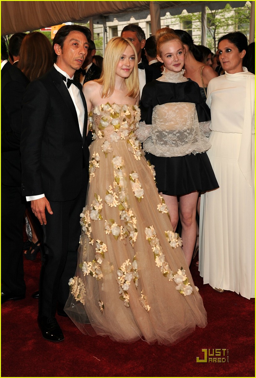 Dakota & Elle Fanning: MET Ball 2011