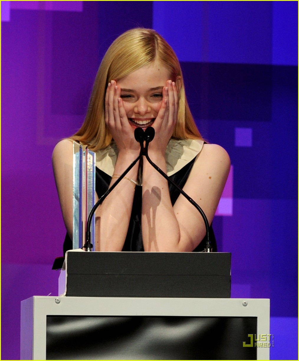 Elle Fanning: Young Hollywood Awards 2011