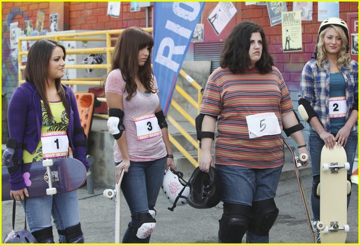 Hayley Kiyoko Guest Stars on Zeke & Luther!