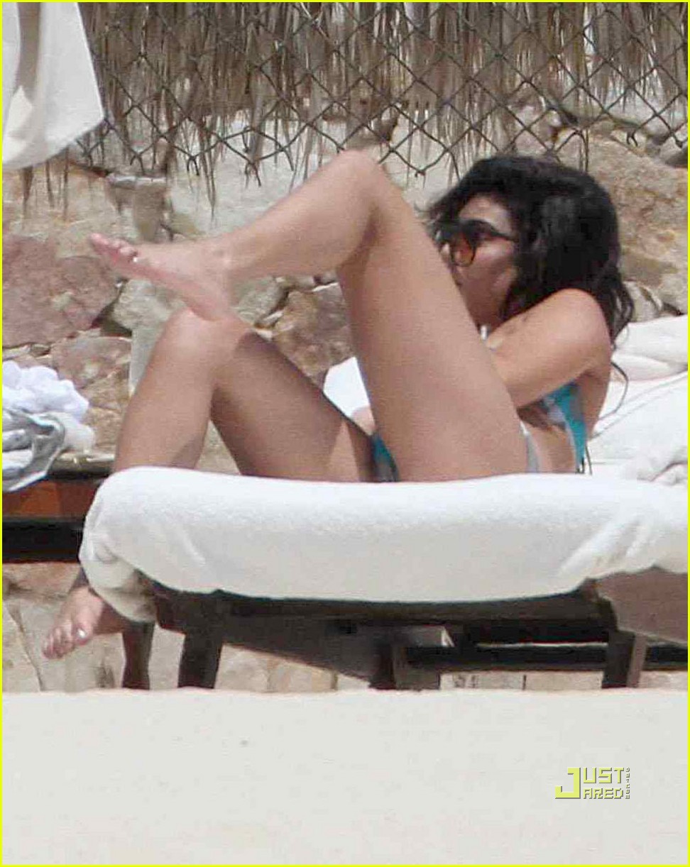 Vanessa Hudgens & Ashley Tisdale: Bikini Babes