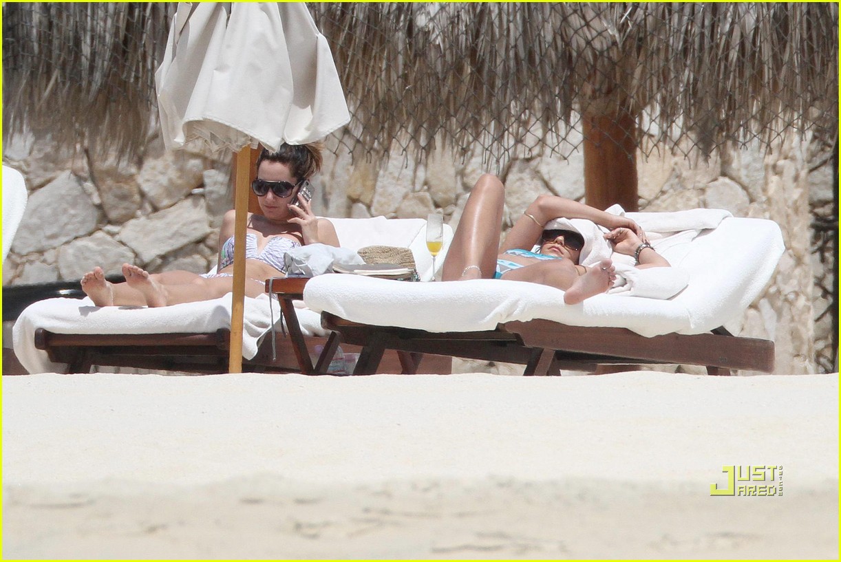 Vanessa Hudgens & Ashley Tisdale: Bikini Babes