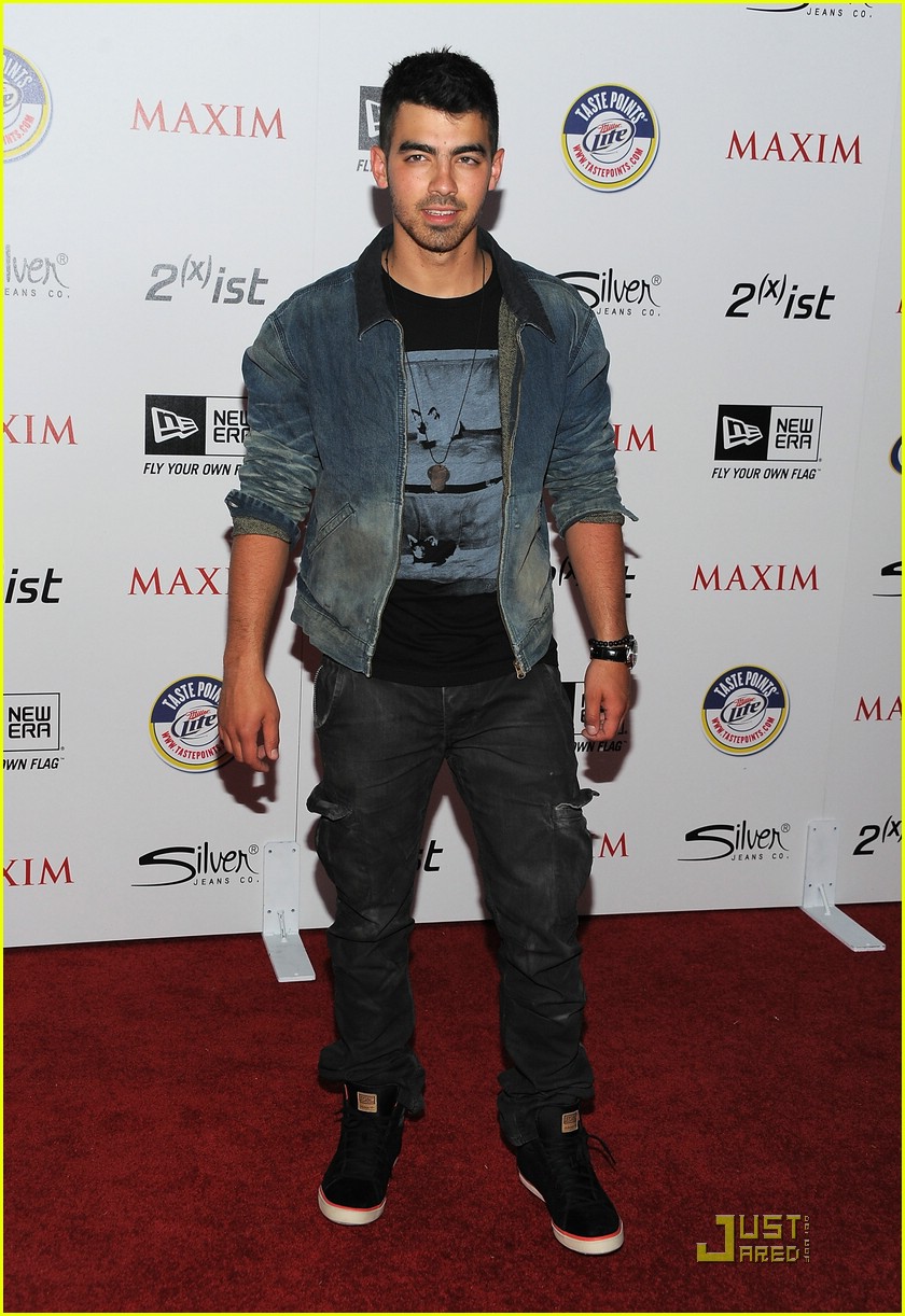 Joe Jonas: Maxim Hot 100 Party with Olivia Munn!