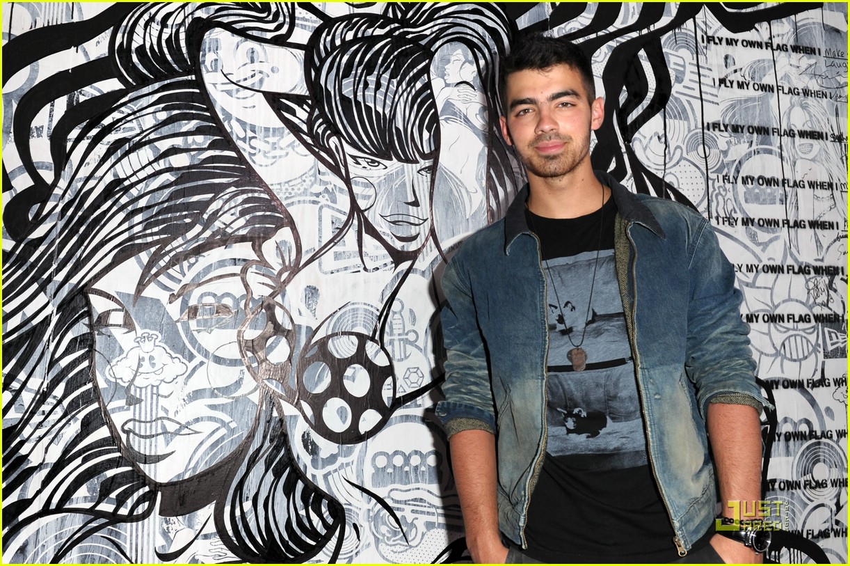 Joe Jonas: Maxim Hot 100 Party with Olivia Munn!