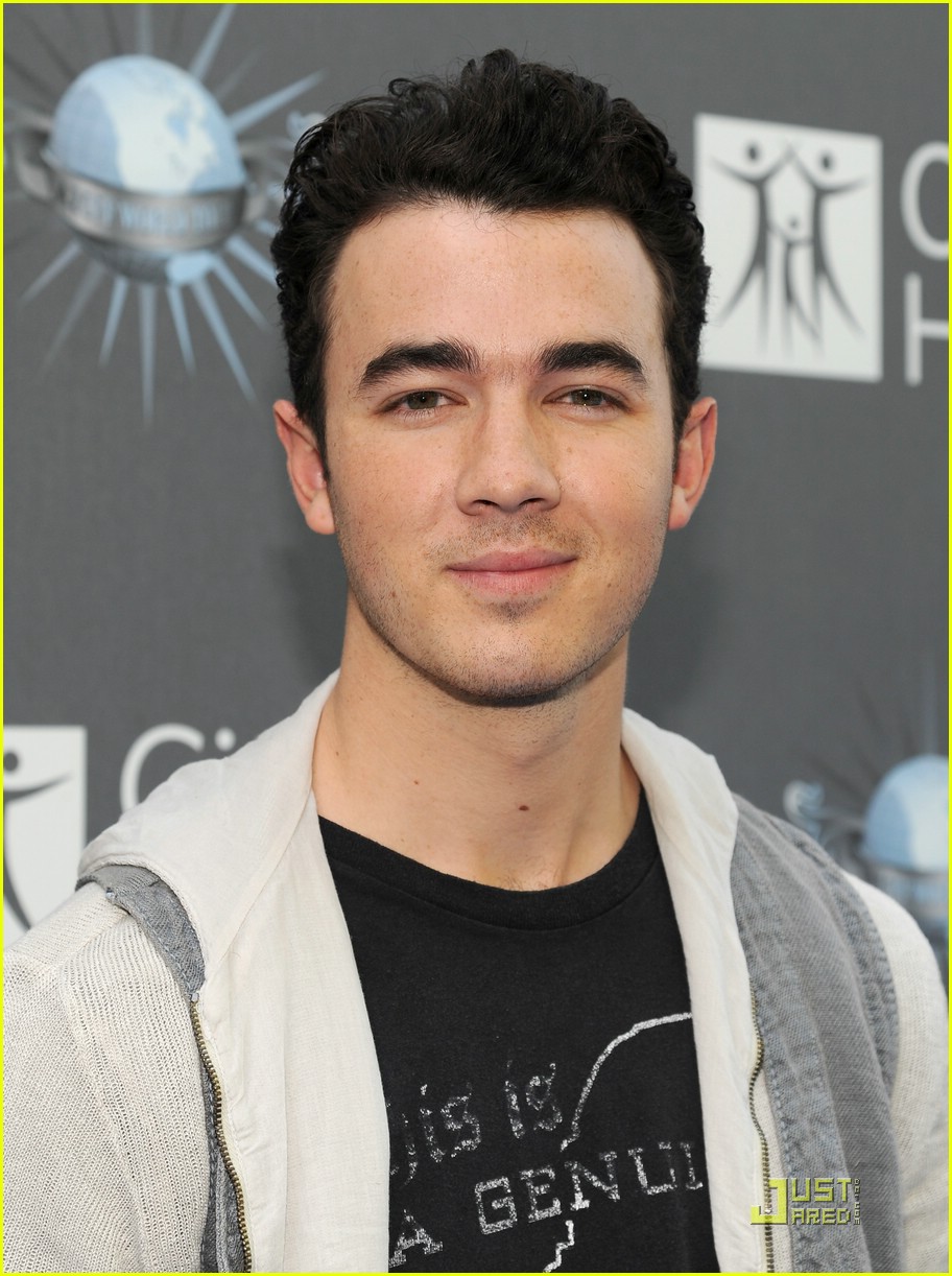 Kevin Jonas Gets A Big Time Rush