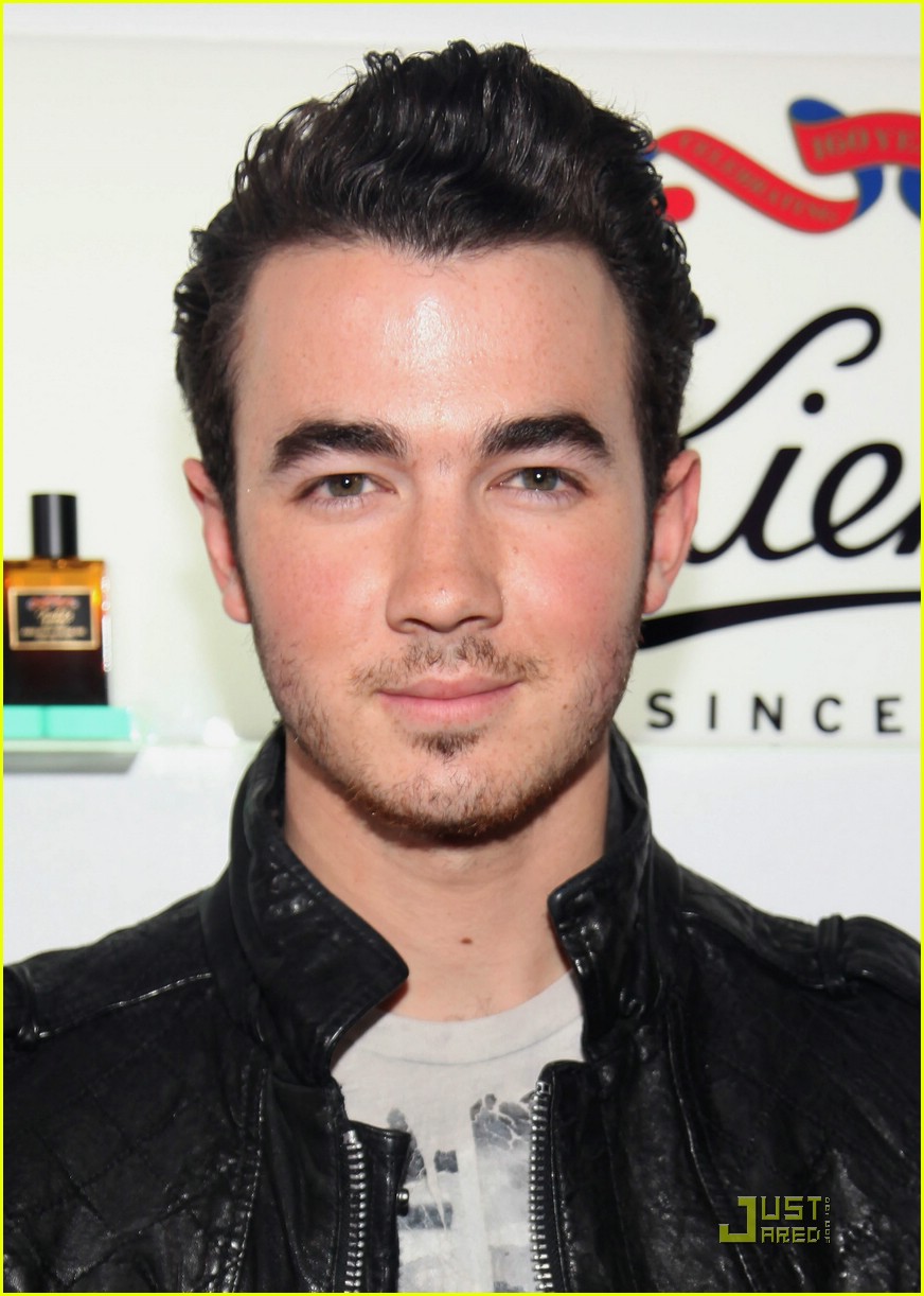 Kevin & Danielle Jonas: Kiehl's Couple