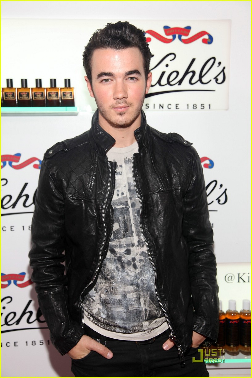 Kevin & Danielle Jonas: Kiehl's Couple