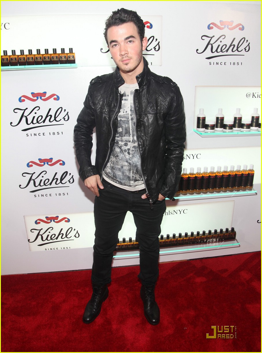 Kevin & Danielle Jonas: Kiehl's Couple