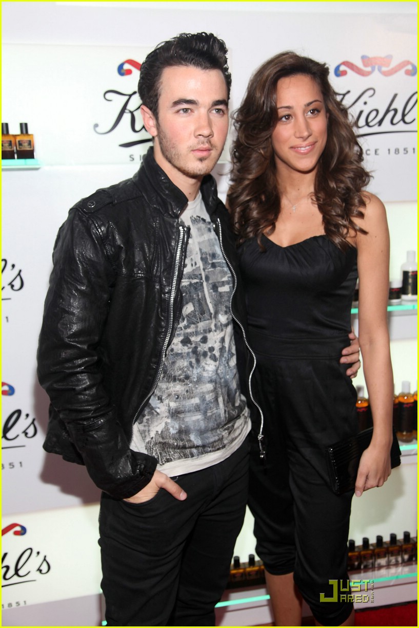 Kevin & Danielle Jonas: Kiehl's Couple