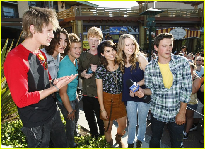 Lemonade Mouth Takes Over Downtown Disney!