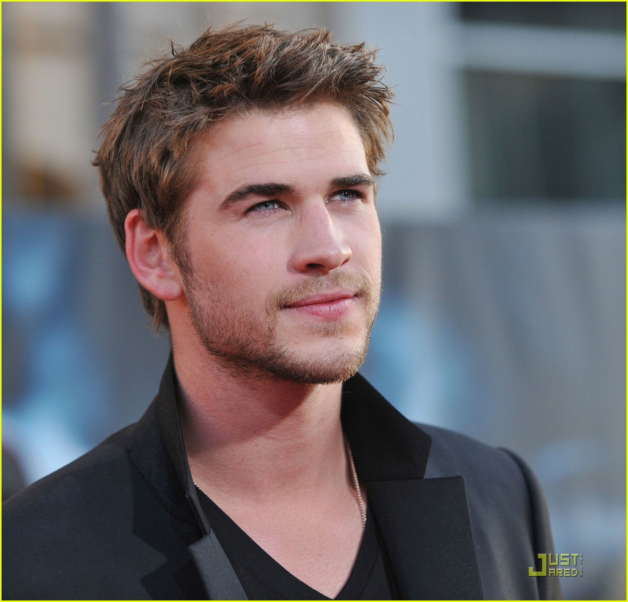 Liam Hemsworth: 'Thor' Premiere with Brother Chris!