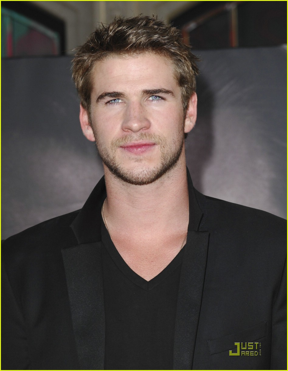 Liam Hemsworth: 'Thor' Premiere with Brother Chris!