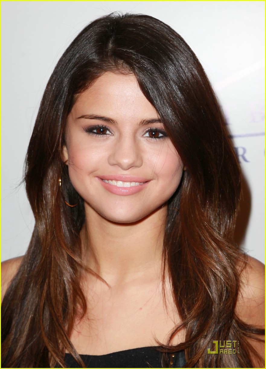 Selena Gomez: St. Bernard Supporter
