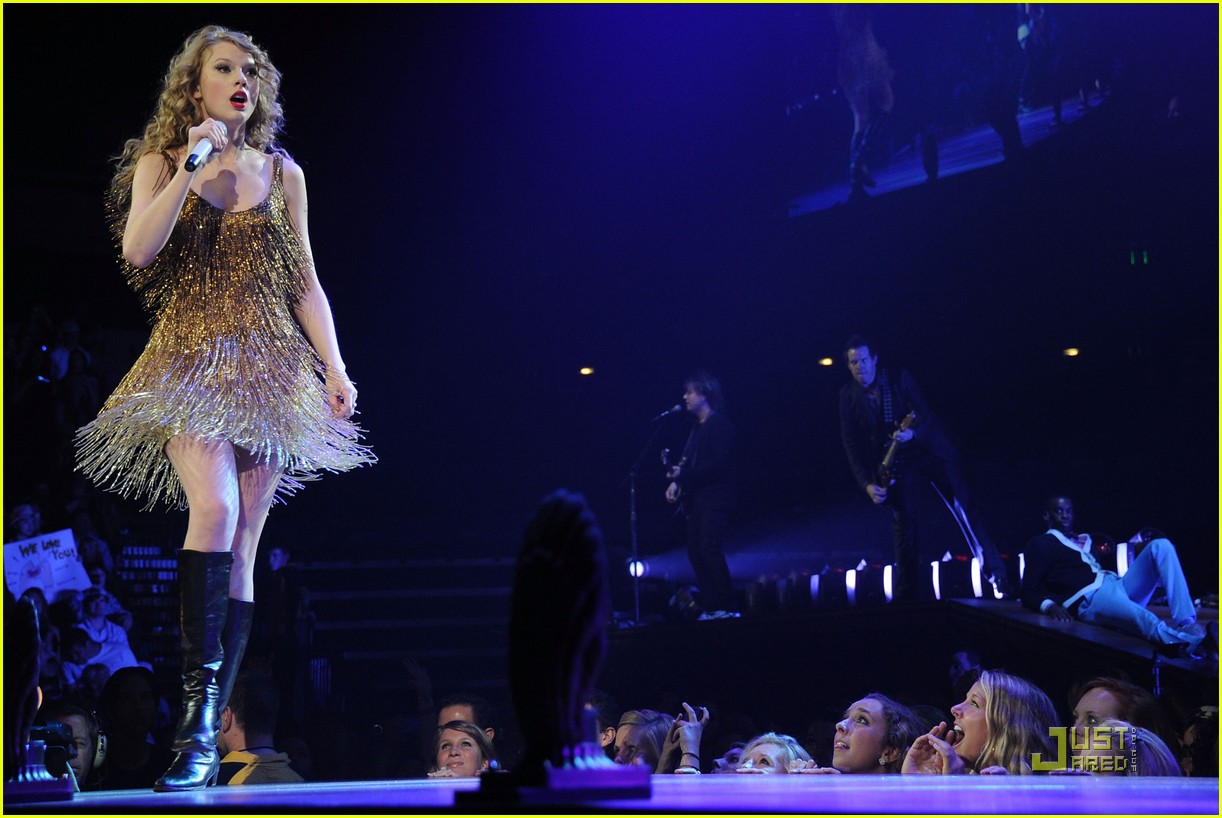 Taylor Swift: Speak Now, Help Now Benefit!