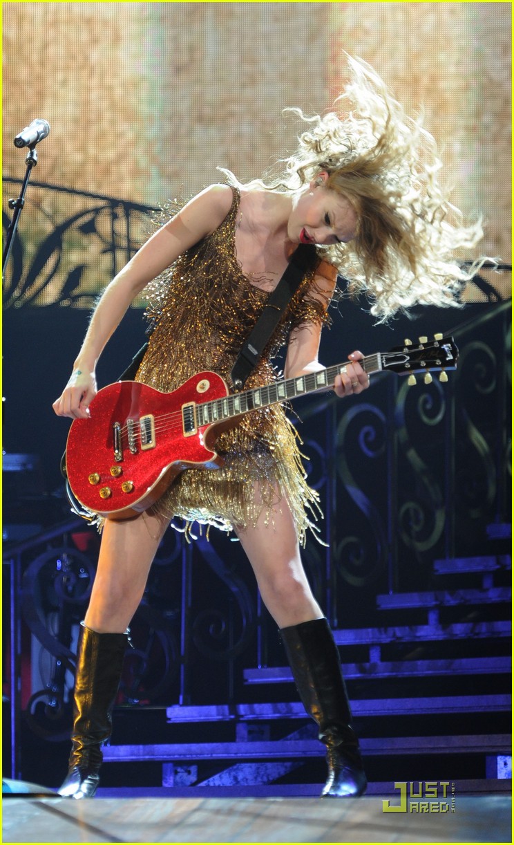 Taylor Swift: Speak Now, Help Now Benefit!