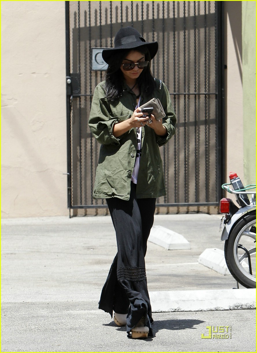 Vanessa Hudgens: LAX After Lunch