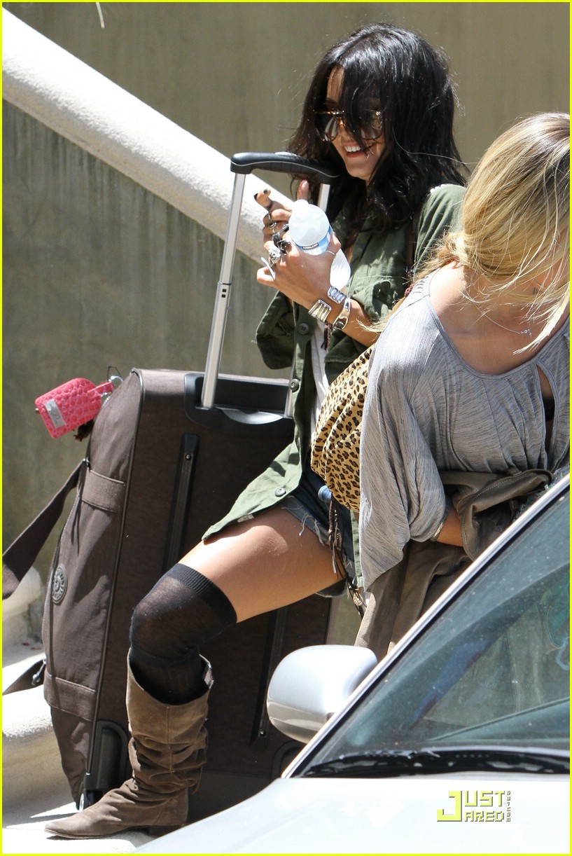 Vanessa Hudgens: LAX After Lunch
