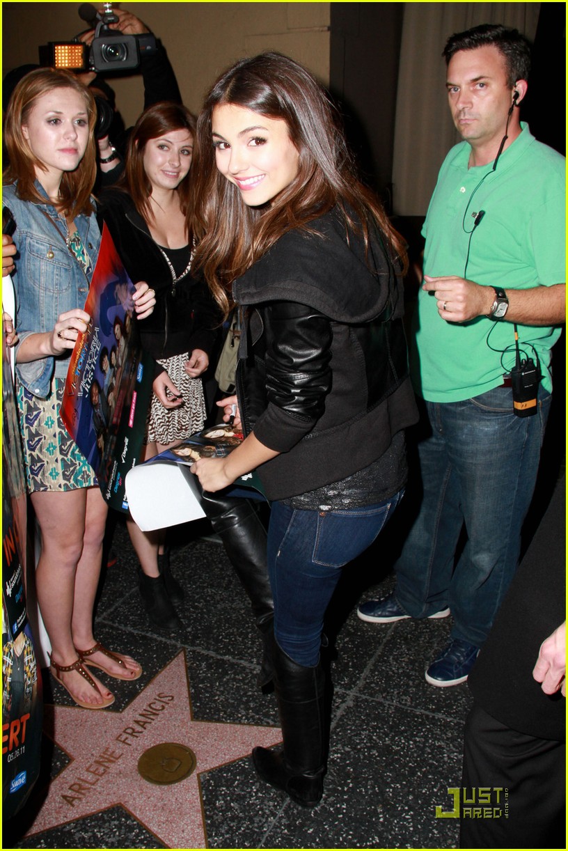 Victoria Justice: Walmart Soundcheck at Avalon!