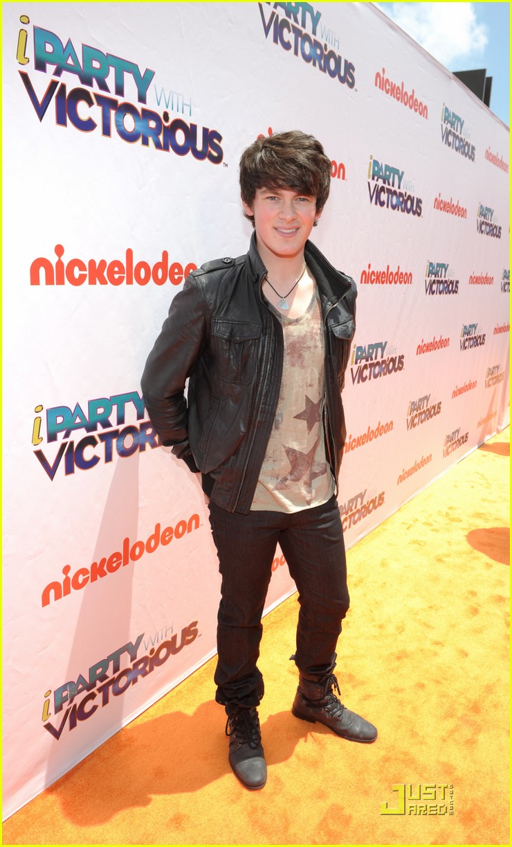 Jade Ramsey: House of Anubis 'Parties' with Victorious!