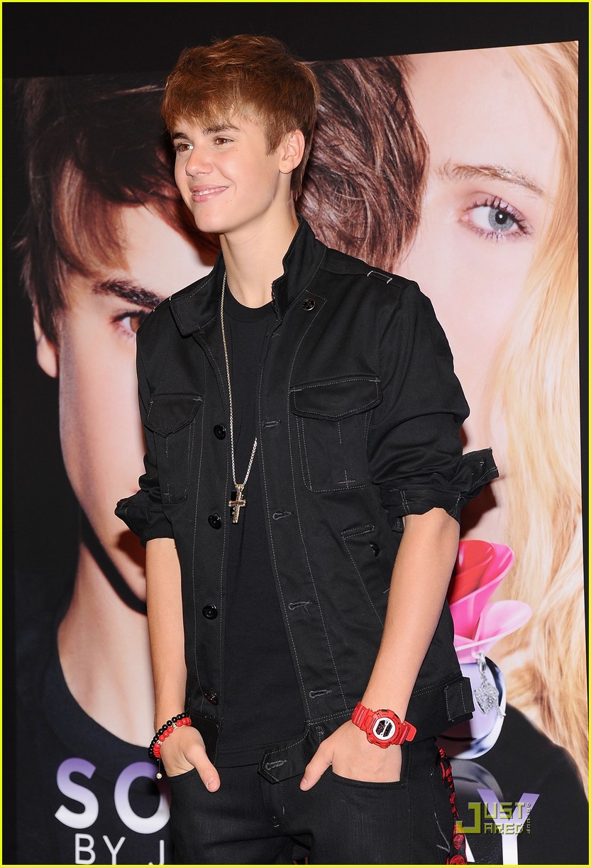 Justin Bieber Launches 'Someday' at Macy's 