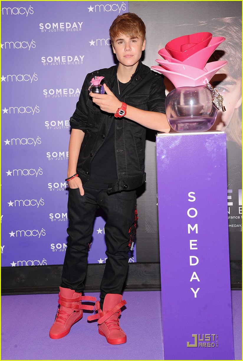 Justin Bieber Launches 'Someday' at Macy's 