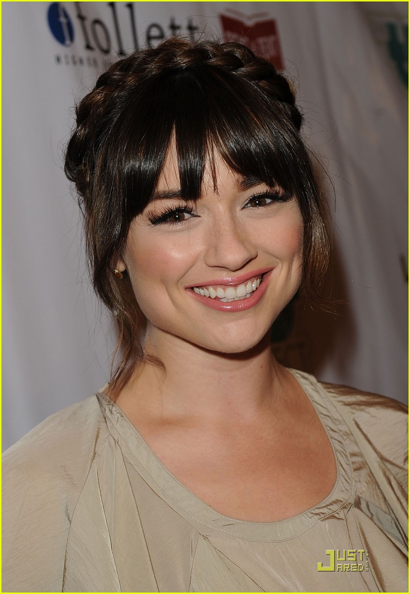 Crystal Reed & Tyler Posey Get Thirsty