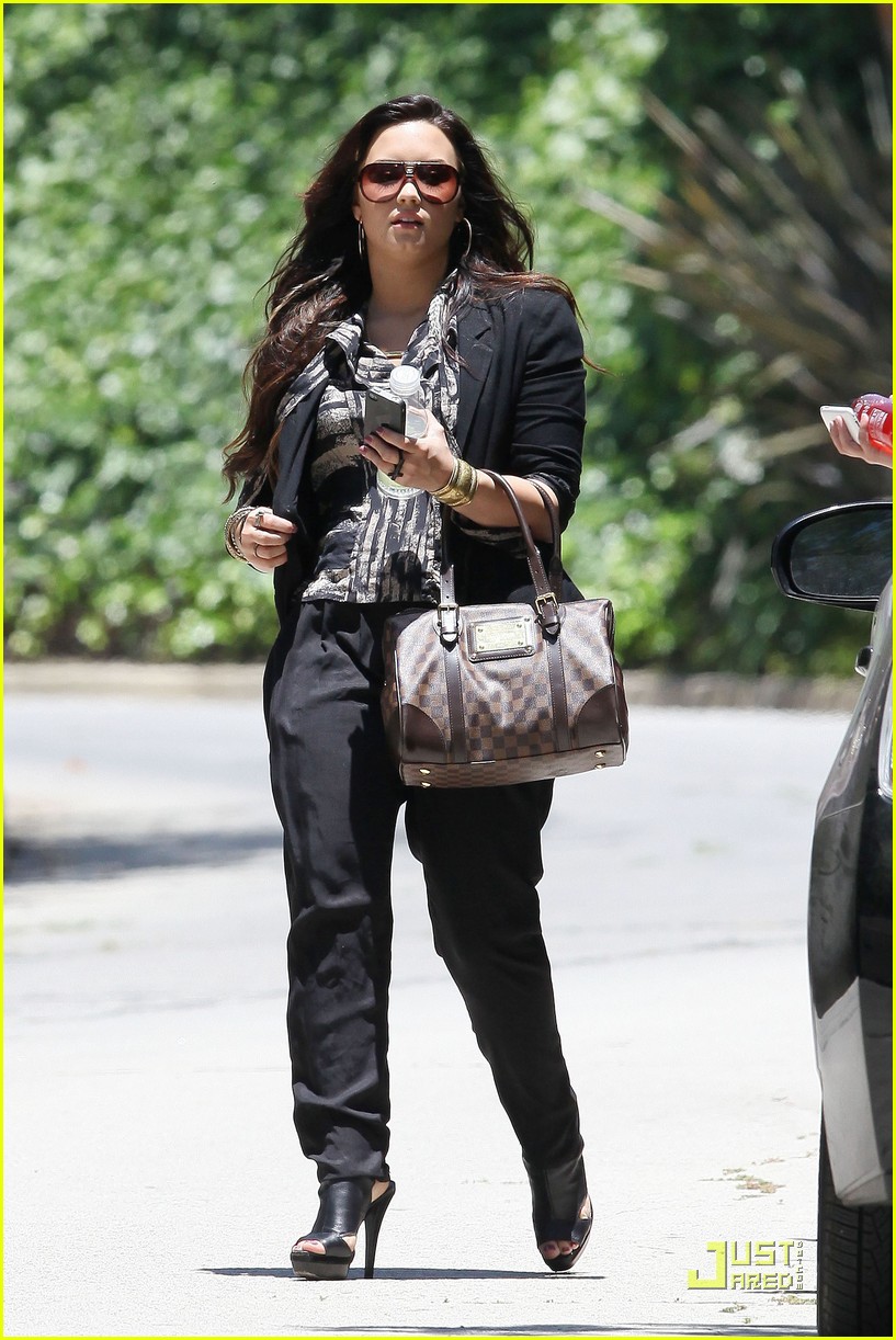 Demi Lovato: Lunchtime Lady