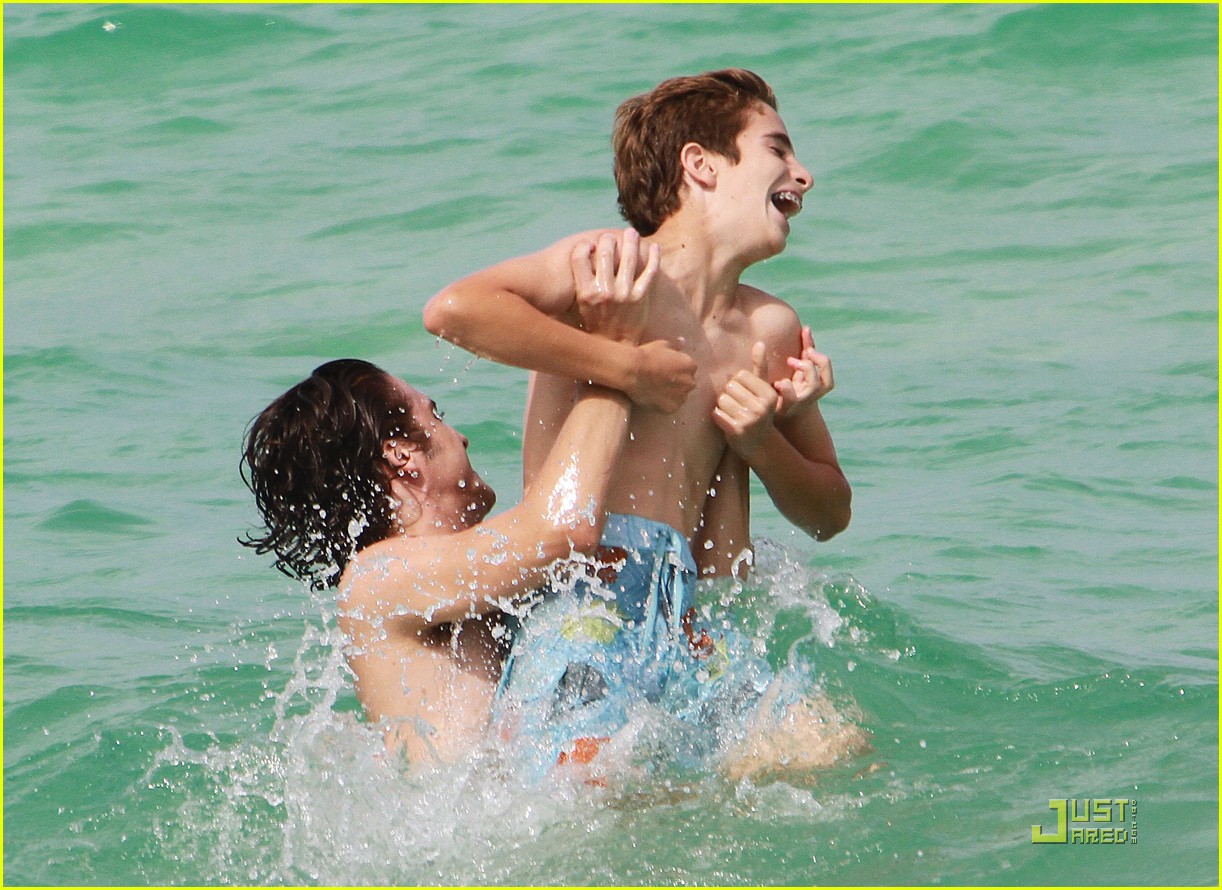Diego Boneta: Beach Day with Brother!