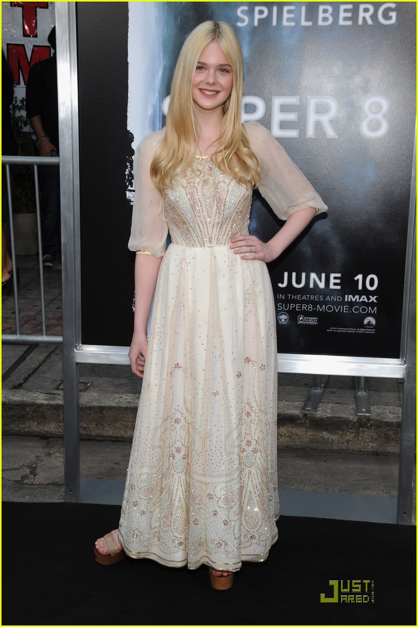 Elle Fanning Premieres 'Super 8'