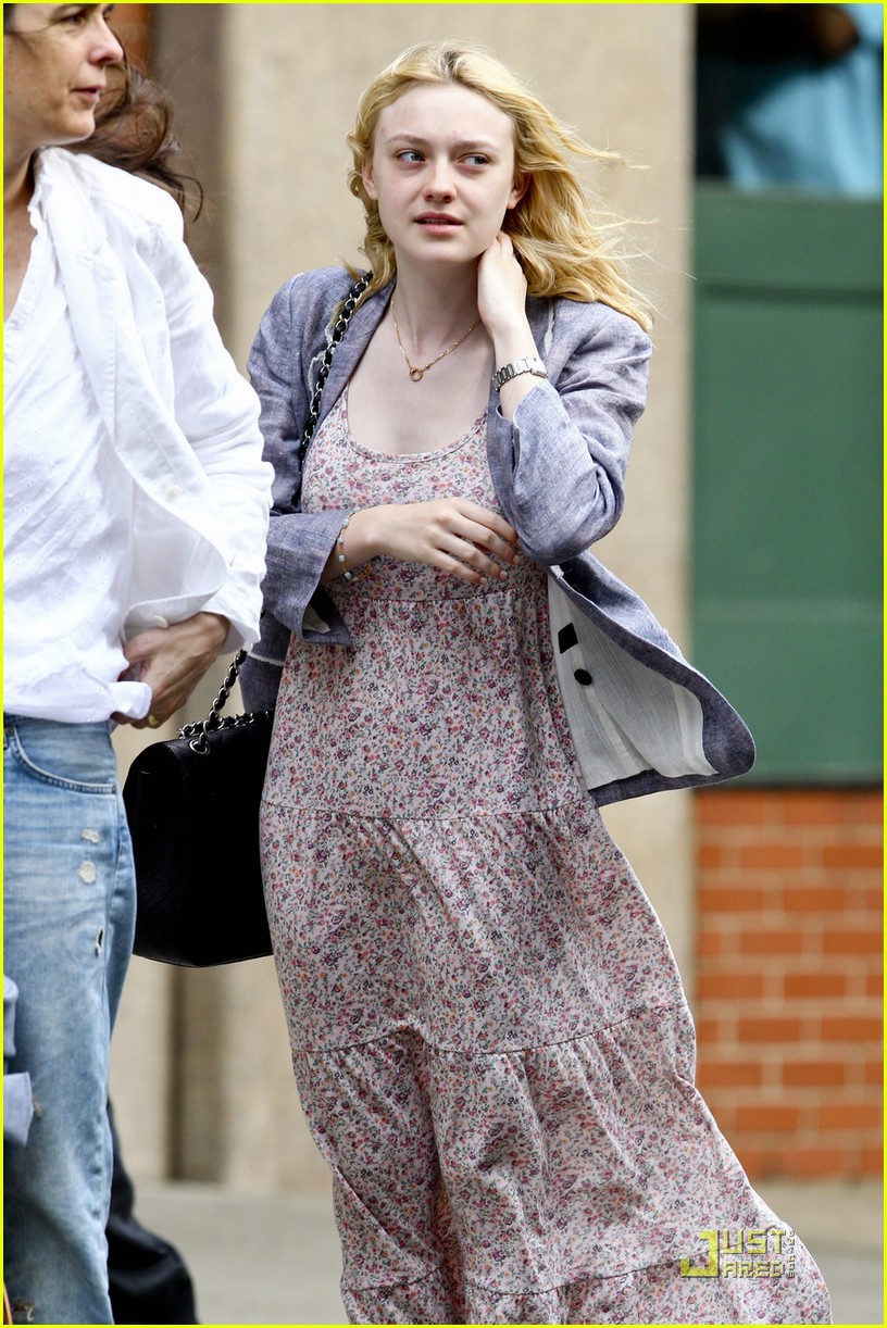 Dakota Fanning's Windy Wait