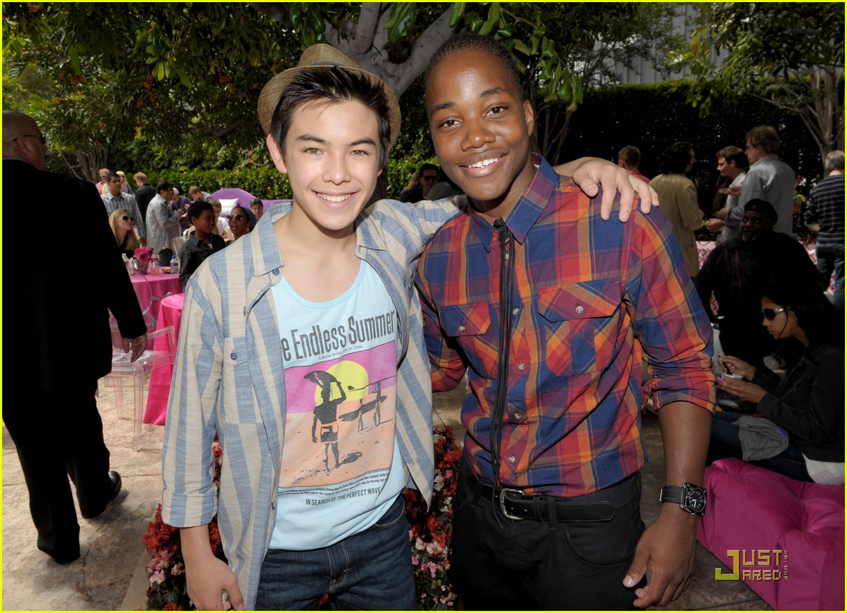 Supah Ninjas 'Party' with Victorious