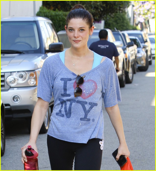 Ashley Greene Crushes on Joseph Gordon-Levitt