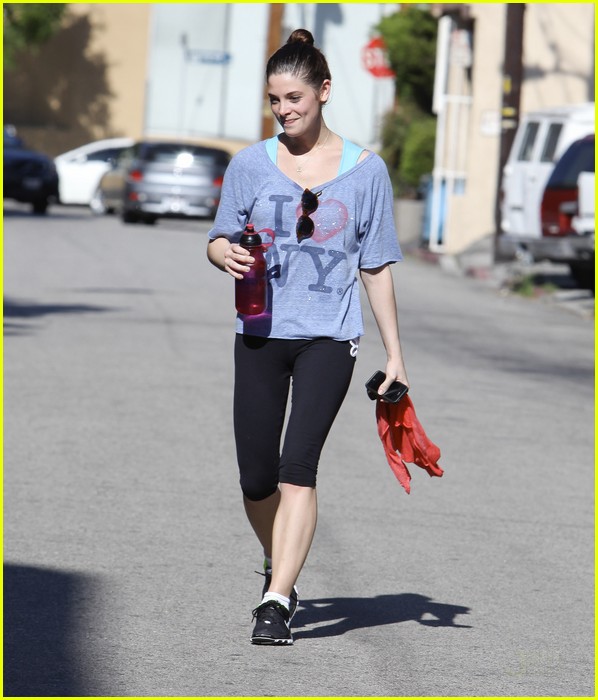 Ashley Greene Crushes on Joseph Gordon-Levitt