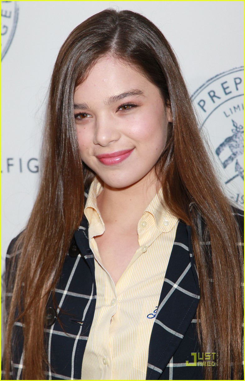 Hailee Steinfeld: Prep World Pop Up Pretty