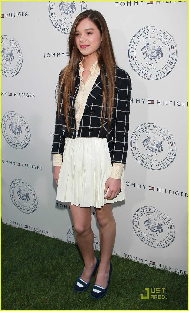 Hailee Steinfeld: Prep World Pop Up Pretty